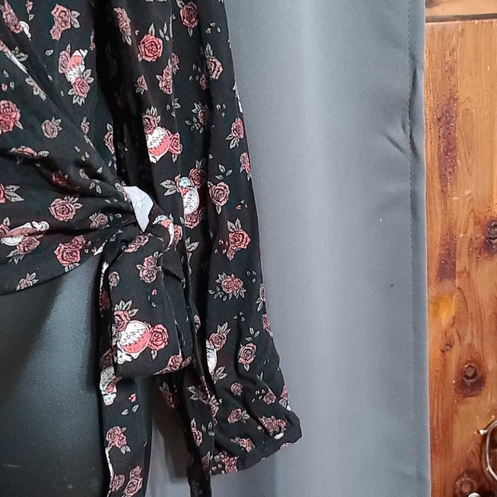 Junk Food Nwt Wrap Style Blouse Size M — image 2 of 8